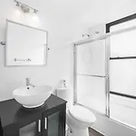 139-2e West Village 1br Value Apartment