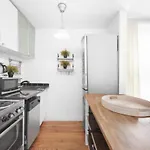 139-2e West Village 1br Value Apartment New York