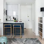 1597-6 Luxury Upper East Side W&d *