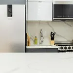 1597-1 Large W D In The Unit Prime Ues * New York