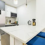 1597-1 Large W D In The Unit Prime Ues * New York