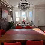 Gem Of A Free-Standing Family House In Great Neighborhood