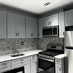 Guest house 3 Bedrooms In 2nd Floor Modern Brooklyn Home, Close To J Train