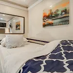 Empire Broadway Retreats Apartment