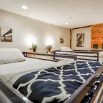 Empire Broadway Retreats Apartment *