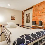 Apartment Empire Broadway Retreats *