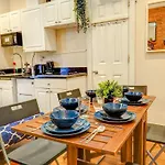 Apartment Empire Broadway Retreats New York