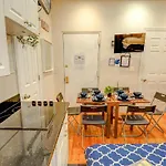 Apartment Empire Broadway Retreats