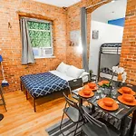 Empire Broadway Retreats Apartment *