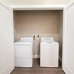 Charming 2br Bkyrd Near Williamsburg Apartment