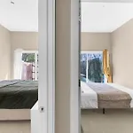 Charming 2br Bkyrd Near Williamsburg