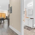 Charming 2br Bkyrd Near Williamsburg Apartment