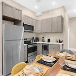 Apartment Charming 2br Bkyrd Near Williamsburg