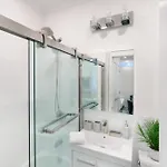 Apartment 444-2c Newly Renovated 1br In Hell's Kitchen *