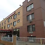 Motel Red Carpet Brooklyn