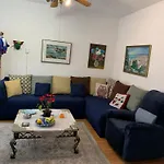 Classical American House 4 Guest house New York