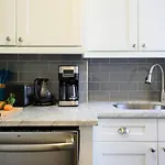 Lovely 4 Bedroom In Nyc!