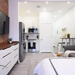 Magnificent 3 Bedroom Apt In Nyc