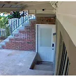 3 Bedroom Duplex W Large Backyard