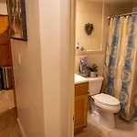 Guest house Spacious Comfy In Cozy Classy Duplex 2*