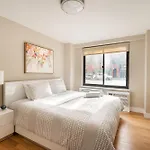 Luxury 3 Beds 2 Baths Apt In Prime Location
