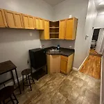 Cozy Townhouse In Manhattan