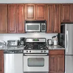 Gorgeous Getaway! 2 Bedroom Unit In Prime Location