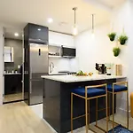 1597-9 Renovated Prime Ues Wd In Unit *