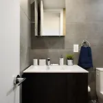 1597-9 Renovated Prime Ues Wd In Unit Apartment