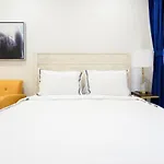 1597-9 Renovated Prime Ues Wd In Unit