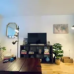 Cozy Accommodation In Chelsea