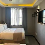 Hotel Madison Les