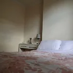 Modern Apartment In New York By Central Park