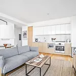 Stylish 2Bd 2Ba At Mid West