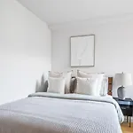 Manhattan Luxury Apartment 3
