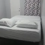 In A House With Queen Bed In A Landlord Hosted Three Bedroom Homestay