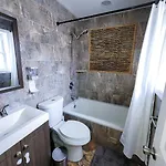 Osas Luxury Homestay New York