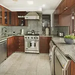Apartment Manhattan Marvel Luxury Living In A Townhome Oasis I The Atrium I