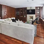Apartment Manhattan Marvel Luxury Living In A Townhome Oasis I The Atrium I *