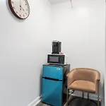 Brooklyn Apt 1Bd Sleeps 4