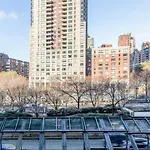 Financial District Studio W Doorman Elevator Nyc-1286