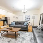 Monthly Nyc Rentals- Stylish 3 Bedroom Unit