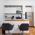 Monthly Nyc Rentals- Modern 4 Bedroom Unit