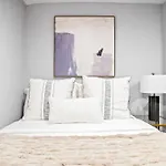 Chelsea Charm 2Bd 1 Bath