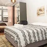 Monthly Nyc Rentals- Gorgeous 3 Bedroom Unit