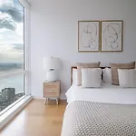 Elegant 2 Bd 2 Bath Escape Apartment *