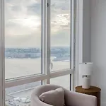 Elegant 2 Bd 2 Bath Escape Apartment *