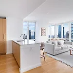 Elegant 2 Bd 2 Bath Escape Apartment *
