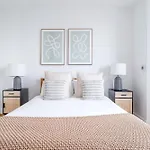 Elegant 2 Bd 2 Bath Escape