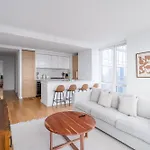 Elegant 2 Bd 2 Bath Escape Apartment *